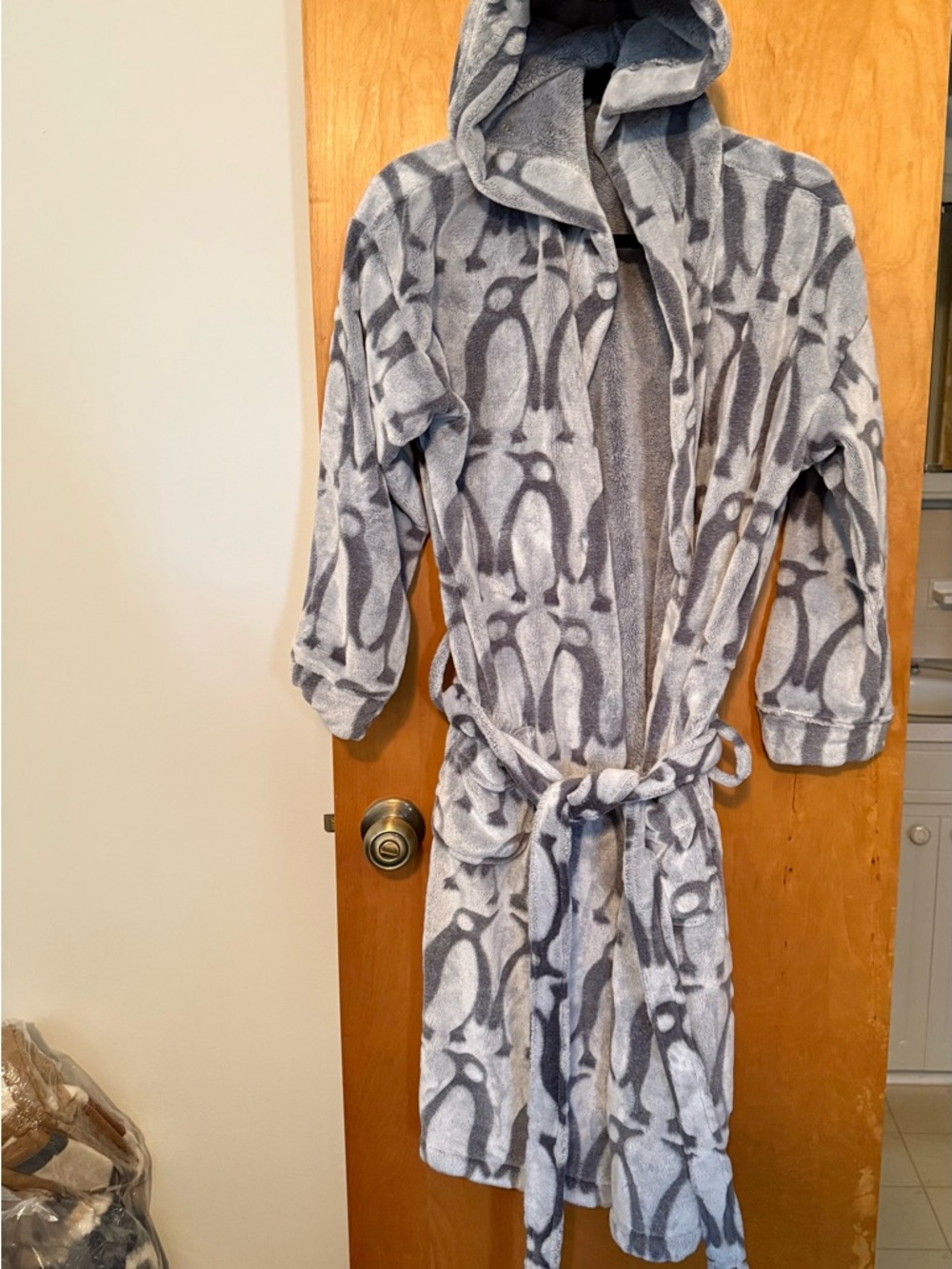 Vera Bradley Penguin Plush Hooded Robe in Gray